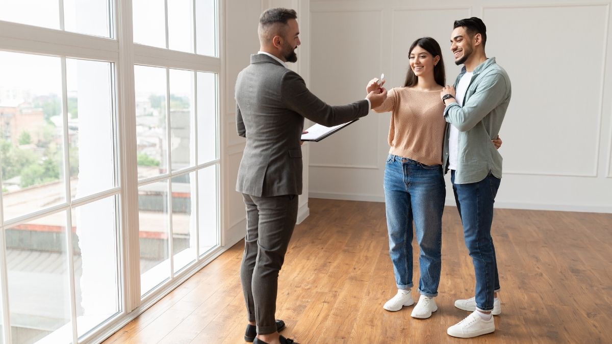 Health insurance for Colorado realtors real estate agent handing keys to new homeowners.